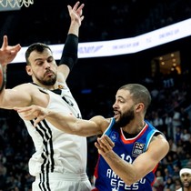 A. Efes ve Cleveland formaları da giydi! Beşiktaş'a geliyor