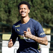 Fenerbahçe'den bir imza daha! Resmi görüşmeler başladı