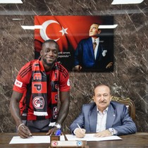 Gaziantep FK'ya Surinamlı stoper!