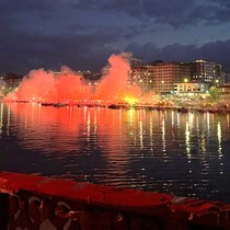 Samsunspor taraftarından 60’ıncı yıl kutlamalarında meşaleli şov