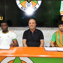 Alanyaspor, kadrosuna kattığı 2 oyuncu için imza töreni düzenledi