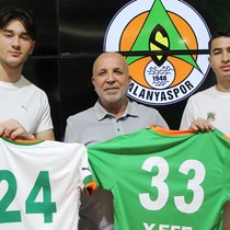 Alanyaspor, kadrosuna kattığı 2 genç futbolcu ile sözleşme imzaladı