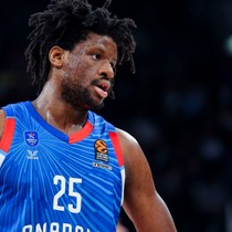 Anadolu Efes, ABD'li basketbolcu Daniel Oturu ile yollarını ayırdı