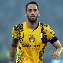 Hakan Çalhanoğlu'nun babası paylaştı: Geliyoruz!
