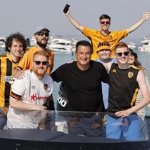 Acun Ilıcalı, Hull City taraftarına deniz turu yaptırdı