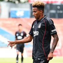Beşiktaş Benfica'nın yakasından düşmüyor