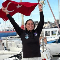 Ultra maraton yüzücüsü Bengisu Avcı, Kuzey Kanalı'nı geçti