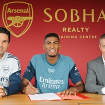 Arsenal 15 milyon euroya stoper aldı