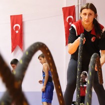 Ahıska Türkü güreşçi Elmira, Türkiye'yi olimpiyatlarda temsil etmek için yoğun çalışıyor