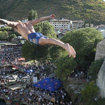 Bosna Hersek'te 459. Geleneksel Mostar Köprüsü Atlayışları yapıldı