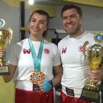 Kick boksa stres atmak için başladılar, Dünya Kupası şampiyonluğu elde ettiler