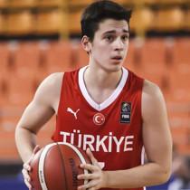 Fenerbahçe'nin genç basketbolcu Ömer Ege Ziyaettin kariyerine ABD'de devam etme kararı aldı