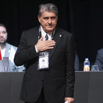 Adalı transferde beş bomba birden patlatacak! Kanat, ön libero ve sağ bek...