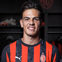 Milan 36 milyon euroluk orta sahasını duyurdu
