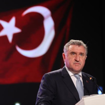 Bakan Bak’tan Süper Lig paylaşımı: Özledik... Bekledik... Kavuşuyoruz!