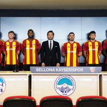Kayserispor 8 transferini tanıttı