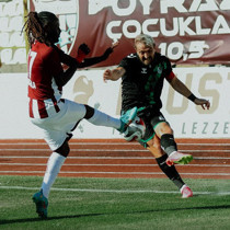 Caner Erkin ilk maçında kırmızı kart gördü