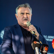 Bakan Bak, Sakarya'da "Spor Yatırımları Tanıtım ve Temel Atma Töreni"nde konuştu