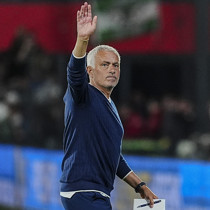 CANLI | Jose Mourinho, Feyenoord maçı öncesi açıklamalarda bulunuyor