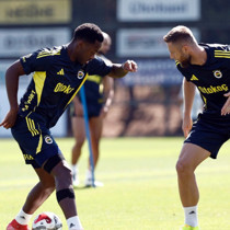 Feyenoord maçı idmanını Ali Koç, kenardan izledi