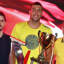 Yüzmedeki kupa el değiştirdi, Galatasaray'dan alınıp Fenerbahçe'ye verildi