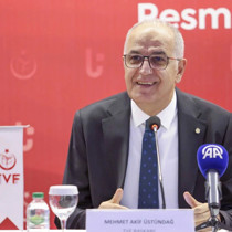 TVF Başkanı Mehmet Akif Üstündağ Filenin Efeleri'ni tebrik etti