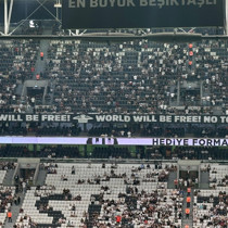 Beşiktaşlı taraftarlardan Filistin'e destek: Savaşa hayır!