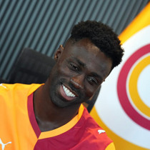 Galatasaray'da 2 futbolcu resmen imzaladı