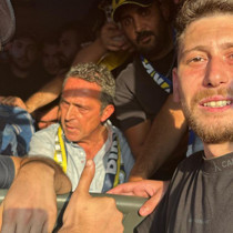 Ali Koç, Göztepe maçına taraftarla geldi