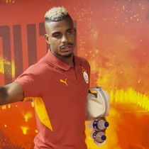 Mario Lemina, Karagümrük maçı sonrası stattan sekerek çıktı