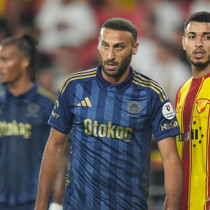 Fenerbahçe Cenk Tosun'un Göztepe maçında sakatlık yaşadığını açıkladı