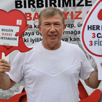 Tanju Çolak, Samsun'da kan bağışına destek verdi