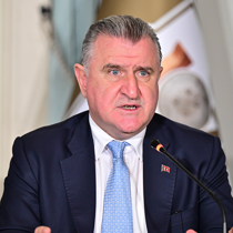 Bakan Bak: Gençlerimizle beraber geleceğe doğru yürüyoruz