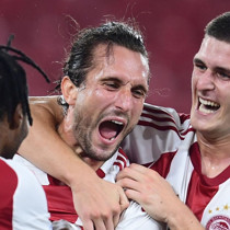 Yuzuf Yazıcı uzaklardan harika bir gol attı