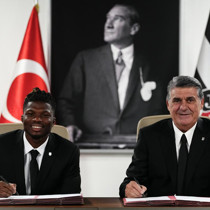Beşiktaş, El Bilal Toure'yi KAP'a bildirdi
