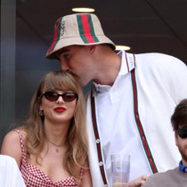 Taylor Swift ile Travis Kelce nişanlandı