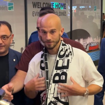 Vaclav Cerny İstanbul'a geldi, kartal pozu verdi