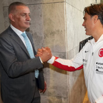 Hacıosmanoğlu'ndan Montella'ya: Gelen eleştirileri kafanı takma