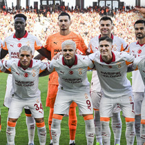 Yıldız futbolcu Okan Buruk'tan kesik yedi! Frankfurt maçında kulübede