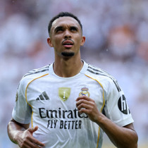 Alexander-Arnold, 2 ay sahalardan uzak kalacak