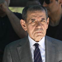 36 yaşındaki futbolcu için 7 milyon euro bonservis isteyince Dursun Özbek masadan kalktı