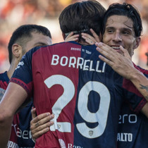 Cagliari 4 golle turladı