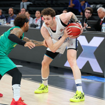 Anadolu Efes, sezonu galibiyetle açtı