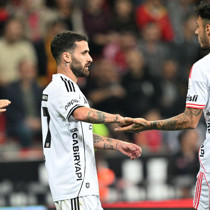 Beşiktaş yeni orta saha uyumunu buldu