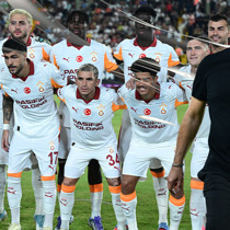 Galatasaray Alanyaspor'u yendi Okan Buruk topa tutuldu!