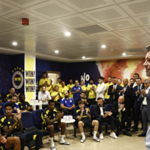 Fenerbahçe'nin yeni teknik direktörü belli oldu! Puan farkı daha fazla açılmadan...
