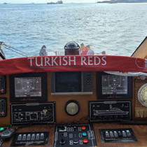 Liverpool taraftarı İstanbul Boğazı'nda