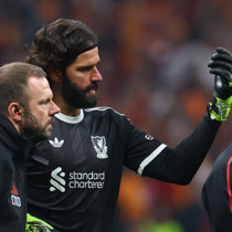 Galatasaray maçında sakatlanan Alisson Becker'in son durumu belli oldu