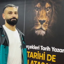 Salah ve Isak'ın üzüntüsü yüzlerine yansıdı