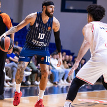 Anadolu Efes, Hapoel Tel Aviv'e mağlup